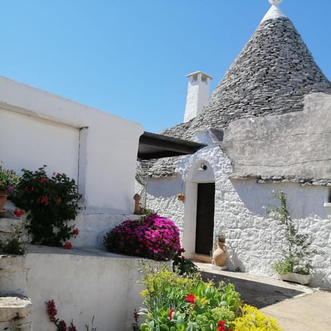 Property building, Patio, Facade/entrance, Inner courtyard view