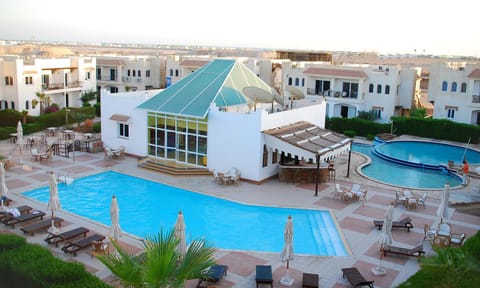 Property building, Pool view