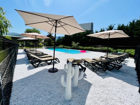 Swimming pool, Swimming pool