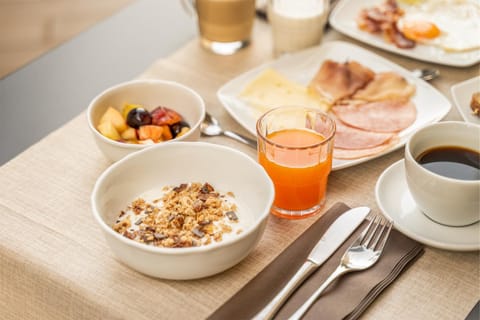 Food and drinks, Food, Breakfast, Continental breakfast