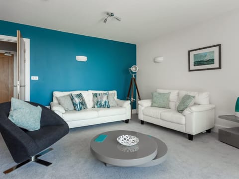 Jibe Ho - Beautiful Spacious Apartment with Harbour Views Apartment in Poole