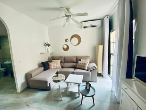 Communal lounge/ TV room, TV and multimedia, air conditioner