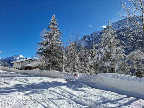 Off site, Neighbourhood, Quiet street view