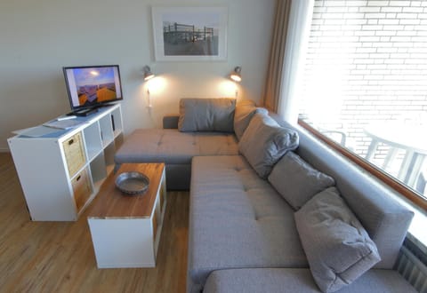 Communal lounge/ TV room, TV and multimedia, Living room, Seating area