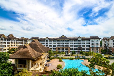 Pool view, Pool view