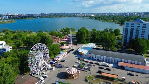 Nearby landmark, Day, Natural landscape, Bird's eye view, Evening entertainment, Lake view, Location