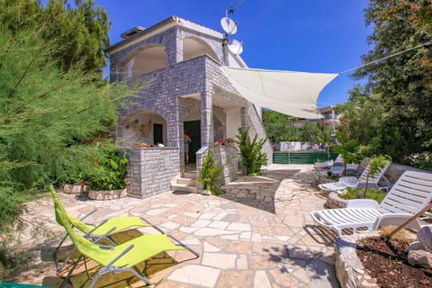 Property building, Facade/entrance, View (from property/room), Other, Decorative detail