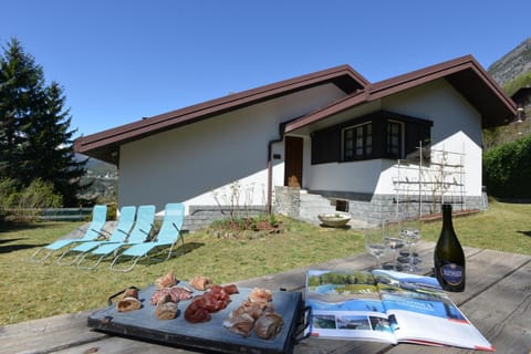 Facade/entrance, BBQ facilities, Garden, Pets, Garden view