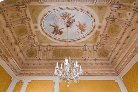 Communal lounge/ TV room, Lobby or reception, Lounge or bar