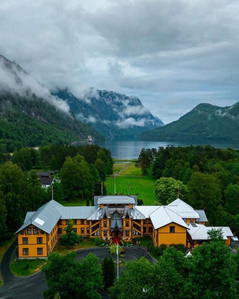 Property building, Patio, Patio, Off site, Natural landscape, Bird's eye view, Garden view, Lake view, Mountain view, Seasons, Location