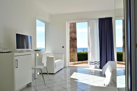 Day, Decorative detail