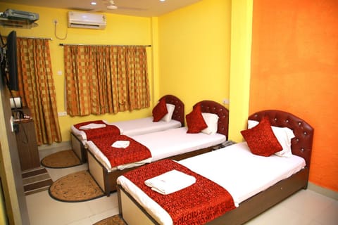 Bed, TV and multimedia, Bedroom, air conditioner