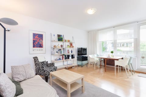 TV and multimedia, Living room, Photo of the whole room, Decorative detail, Seating area