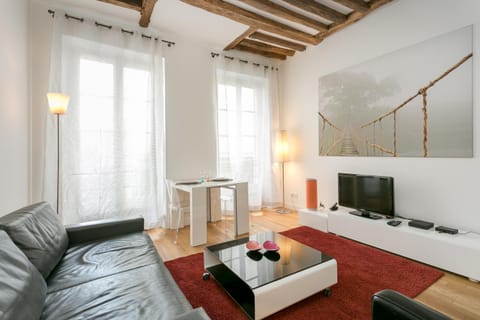 Communal lounge/ TV room, TV and multimedia, Living room, Seating area, Evening entertainment