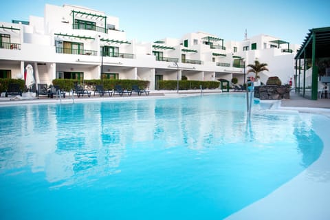 Patio, Garden, Swimming pool