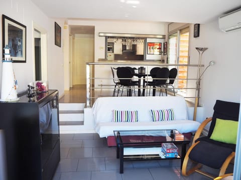 Living room, Dining area, kitchen