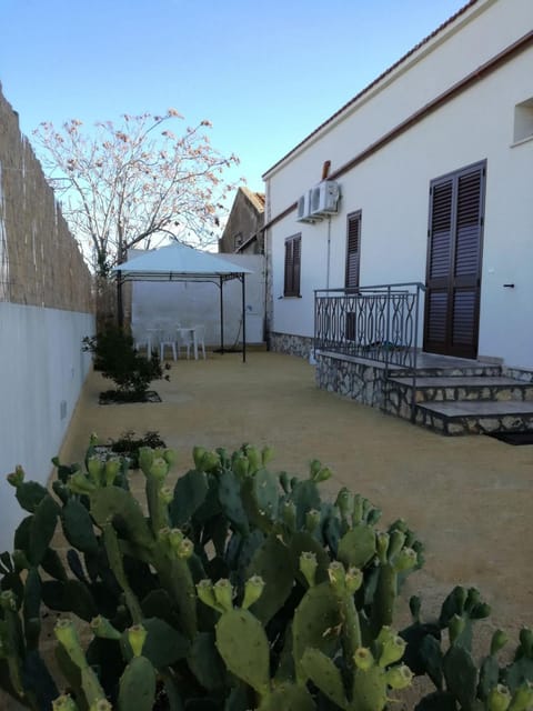 Facade/entrance, Sunrise