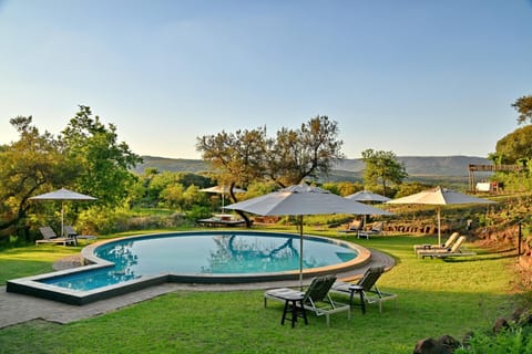 Spring, Day, Natural landscape, Garden, Garden view, Mountain view, Pool view, Swimming pool, sunbed