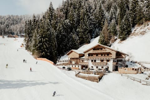 Property building, Garden view, Mountain view, Swimming pool
