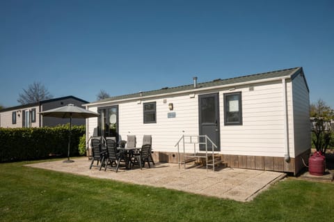 Property building, Spring, Day, Garden