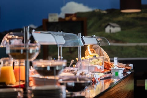 Breakfast, Breakfast, Continental breakfast, Continental breakfast, Buffet breakfast, Buffet breakfast