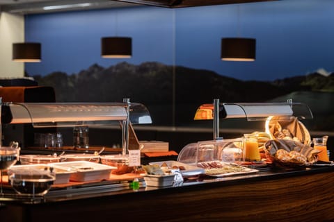 Breakfast, Breakfast, Continental breakfast, Continental breakfast