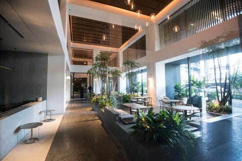 Restaurant/places to eat, Lounge or bar