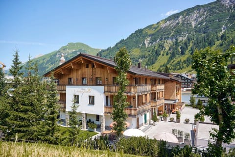 Property building, Nearby landmark, Natural landscape, Mountain view