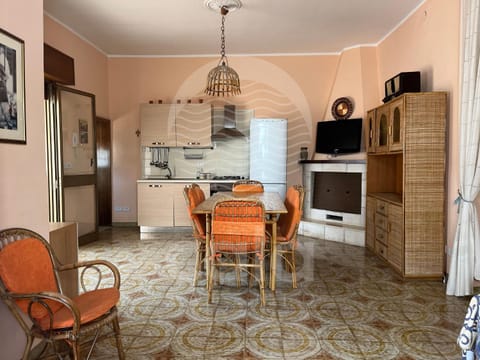 Kitchen or kitchenette, Dining area, pet friendly, stove