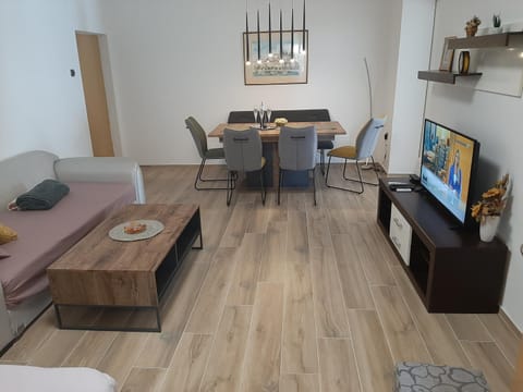 TV and multimedia, Living room, Dining area