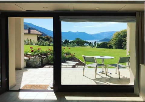 Balcony/Terrace, Bedroom, Garden view, Lake view, Landmark view, Mountain view