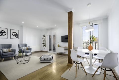TV and multimedia, Living room, Seating area, Dining area, hair dresser, internet