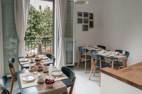 Nearby landmark, Communal lounge/ TV room, Neighbourhood, Balcony/Terrace, Balcony/Terrace, Kitchen or kitchenette, Dining area, City view, Garden view, Street view, Italian breakfast
