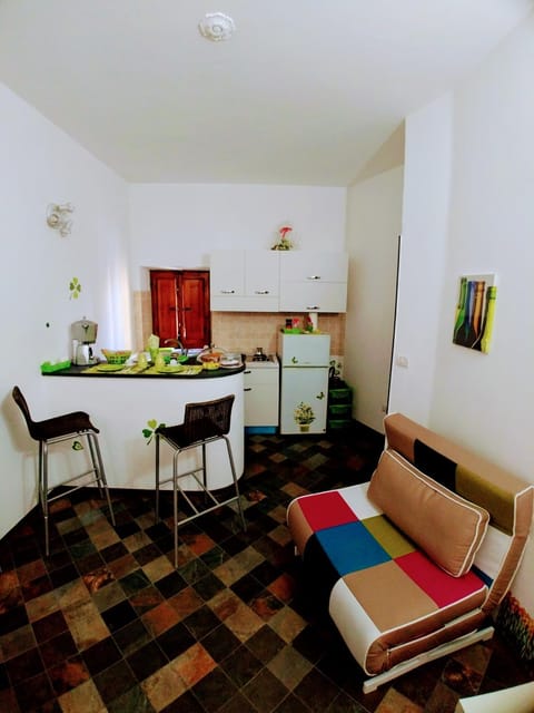Kitchen or kitchenette, Seating area, Dining area