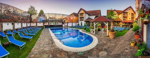 Property building, Garden view, Pool view, Area and facilities, Swimming pool, Lunch, Dinner