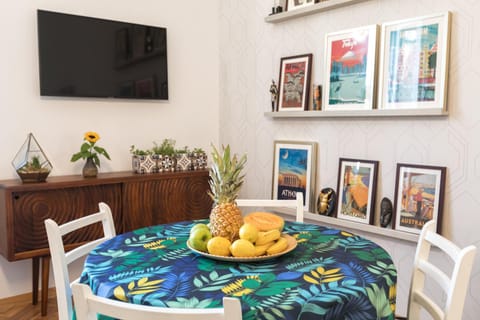 TV and multimedia, Living room, Decorative detail, Dining area