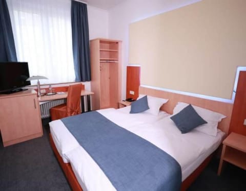 Shower, TV and multimedia, Bedroom