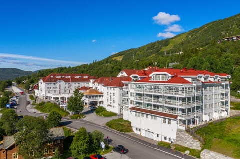 Property building, Day, Natural landscape, Summer, Mountain view, Location