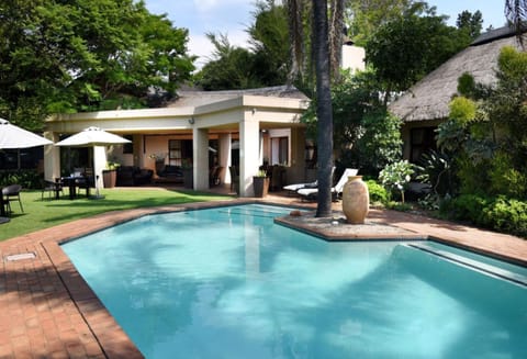 Property building, Day, Garden view, Pool view, Swimming pool