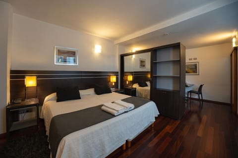 Bed, Photo of the whole room, Bedroom, towels, wardrobe