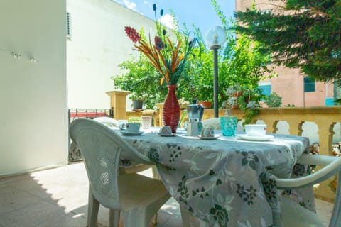 Property building, Day, Garden, View (from property/room), Balcony/Terrace, Dining area, Garden view
