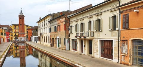 Property building, Day, Neighbourhood, City view, Landmark view