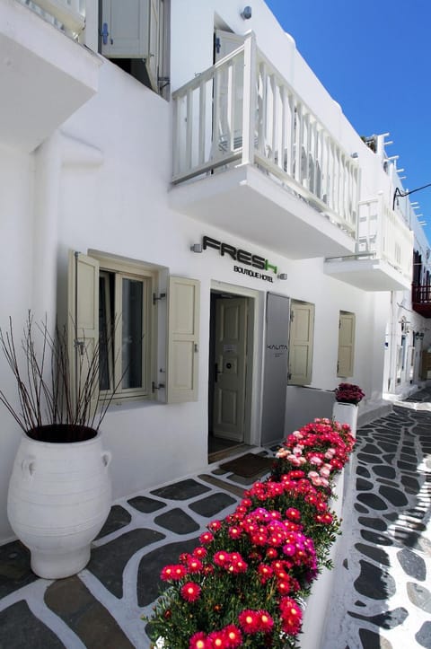 Facade/entrance