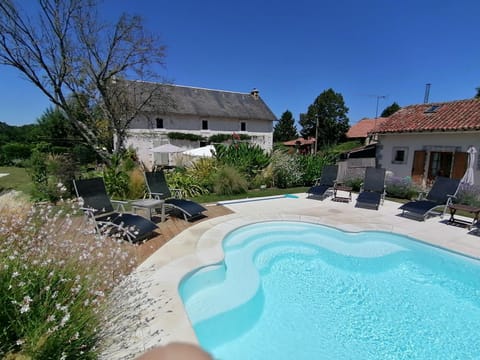Property building, Garden, Pool view, Swimming pool, sunbed