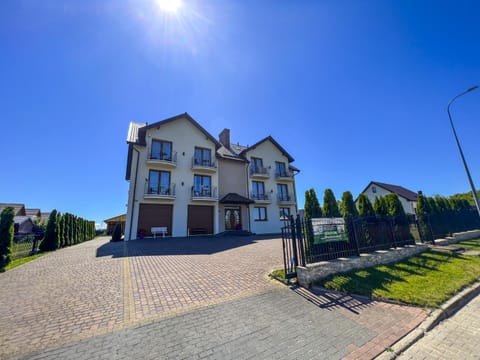 Property building, Day, Neighbourhood, Street view