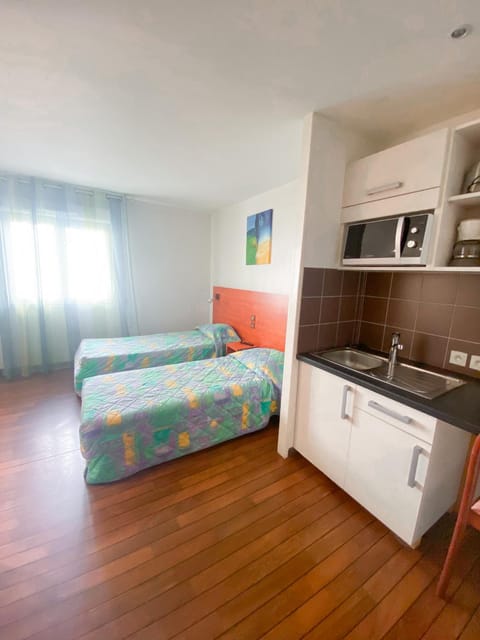 Kitchen or kitchenette, Photo of the whole room, Bedroom