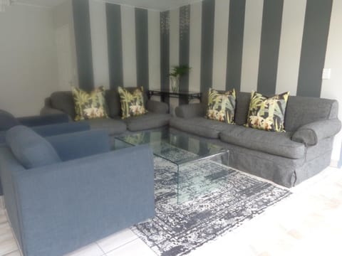 Decorative detail, Seating area, Area and facilities