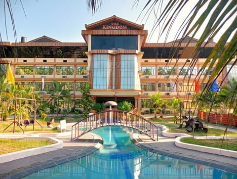 Property building, Garden, Garden view, Pool view, Swimming pool