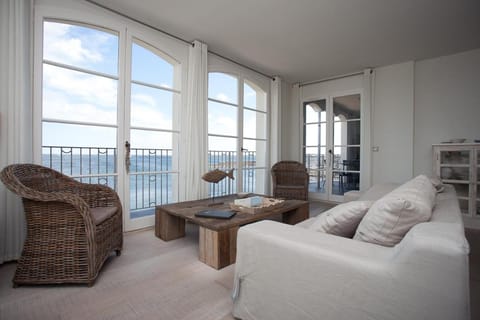 Living room, Sea view