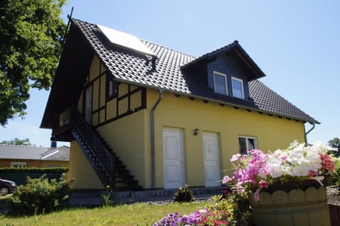 Property building, Spring, Parking